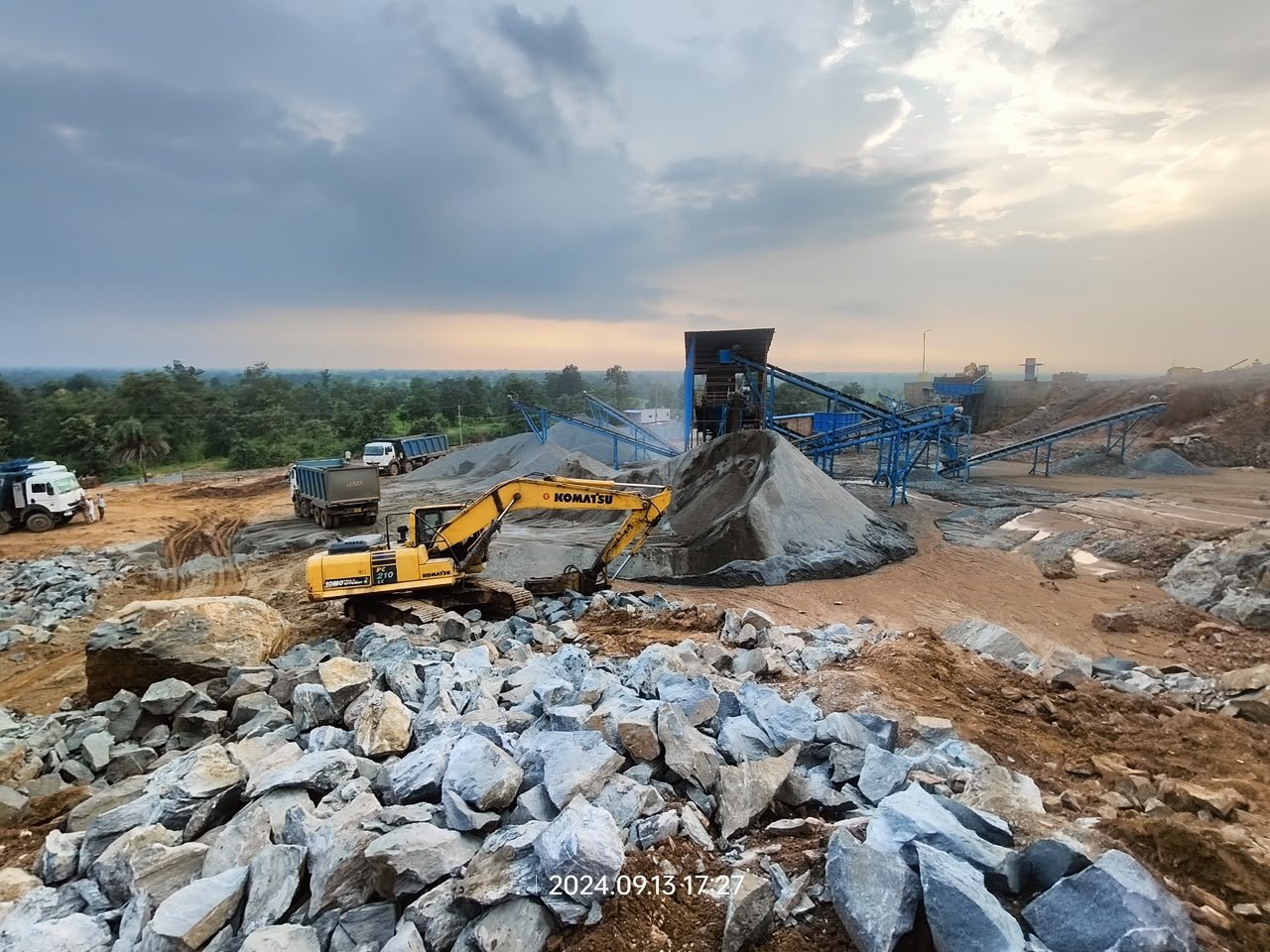 Crushing operations at Nanded–Jalna Expressway